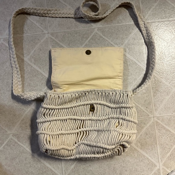 Universal Thread cream String Fringe purse - Picture 1 of 5